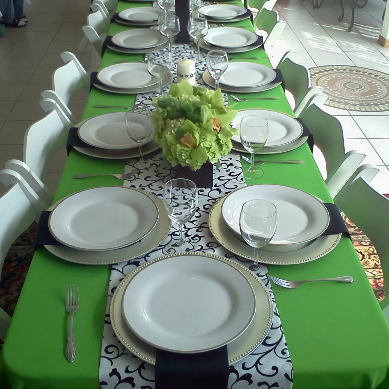green rectangle tablecloths setup